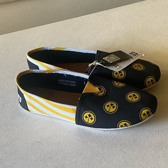 NFL Pittsburgh Steeler Slip-on Canvas Flat Shoes Team Logo Color Medium 7-8 NWT - Picture 7 of 12